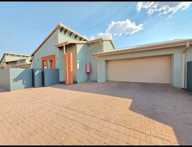 3 BEDROOM TOWNHOUSE FOR SALE IN MEYERTON CENTRAL